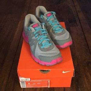 Women’s Nike Revolution 2